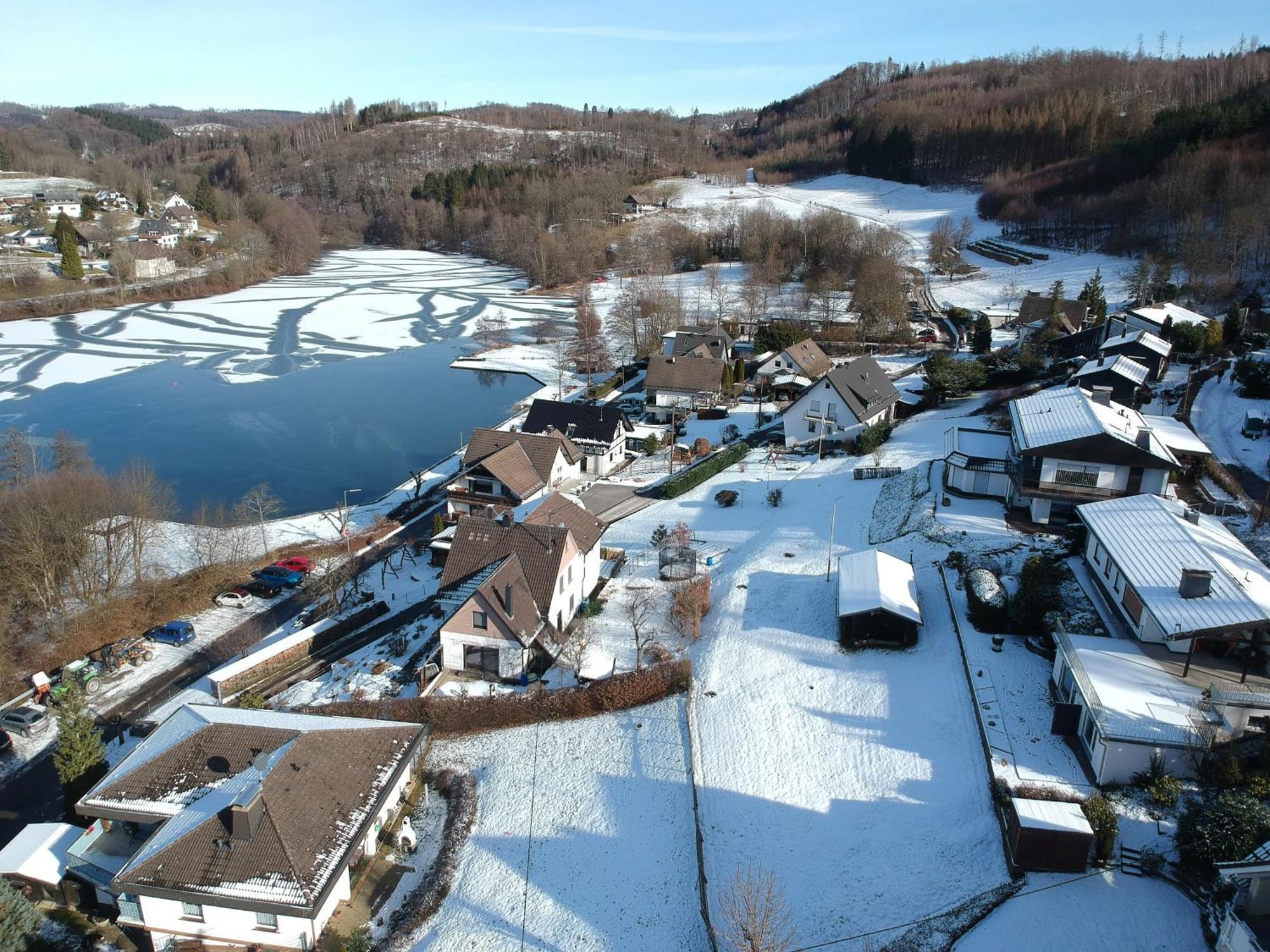 Exklusive Ferienwohnung 'Agger-Blick' Mit Grosser Seeblick-Terrasse & Sauna Gummersbach Buitenkant foto